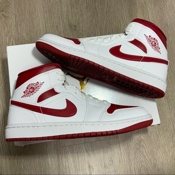 Nike Air Jordan 1 Mid Reverse Chicago BQ6472-161 Red White Womens Size 8 - Picture 9 of 9